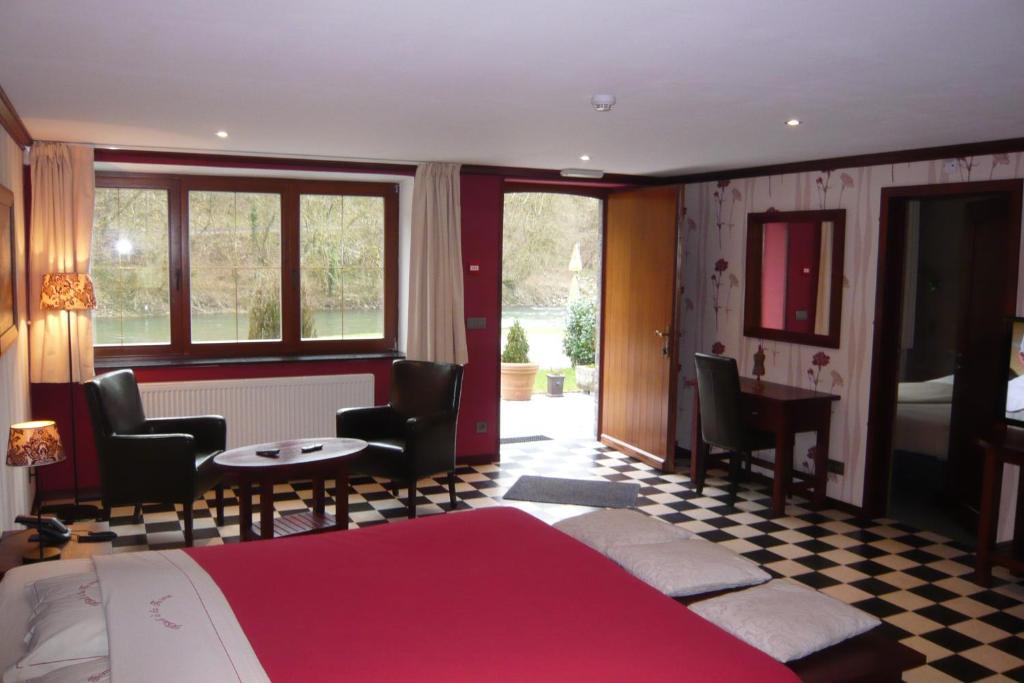 Hotel/Restaurant A La Ferme Ferrières الغرفة الصورة