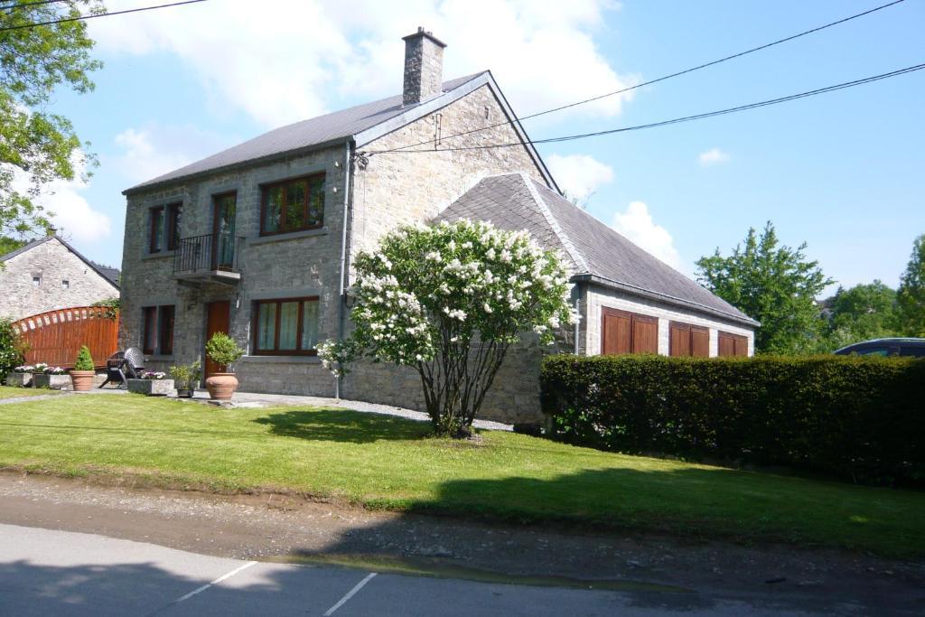 Hotel/Restaurant A La Ferme Ferrières الغرفة الصورة